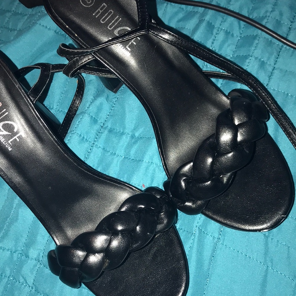 Nice black heel don’t hurt your feet At all